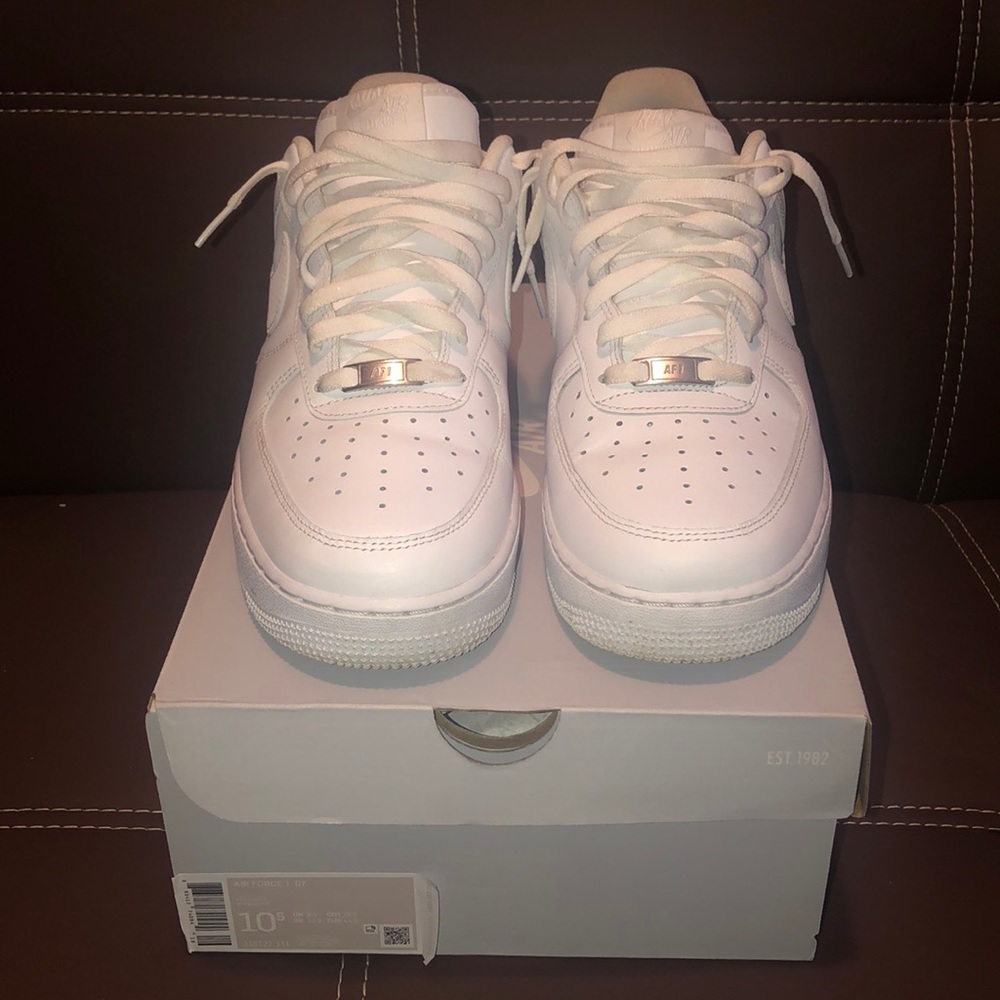 Air Force 1 ‘07 w/box BRAND NEW-LIKE CONDITION!!